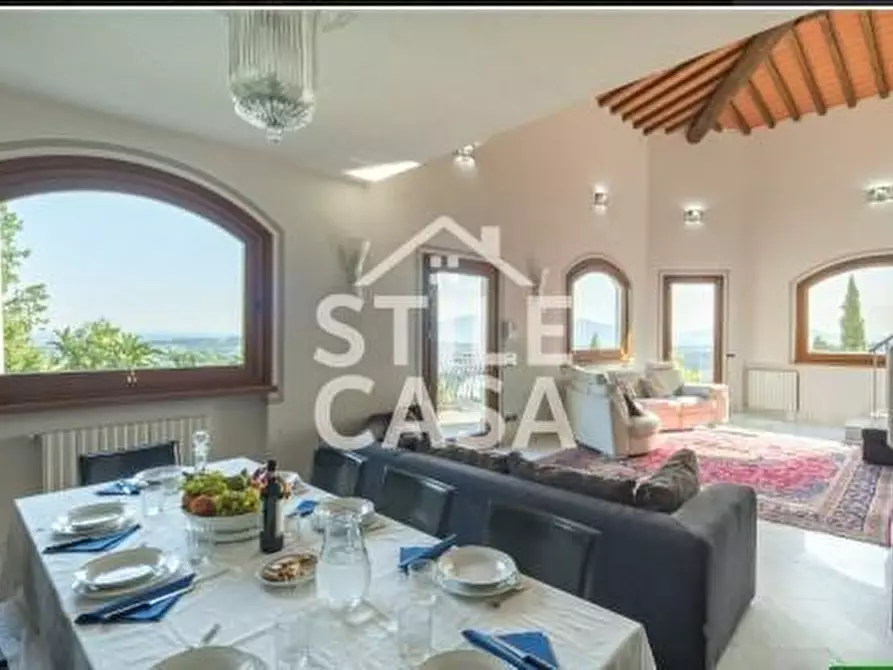 Immagine 10 di Villa in vendita  a Pescia
