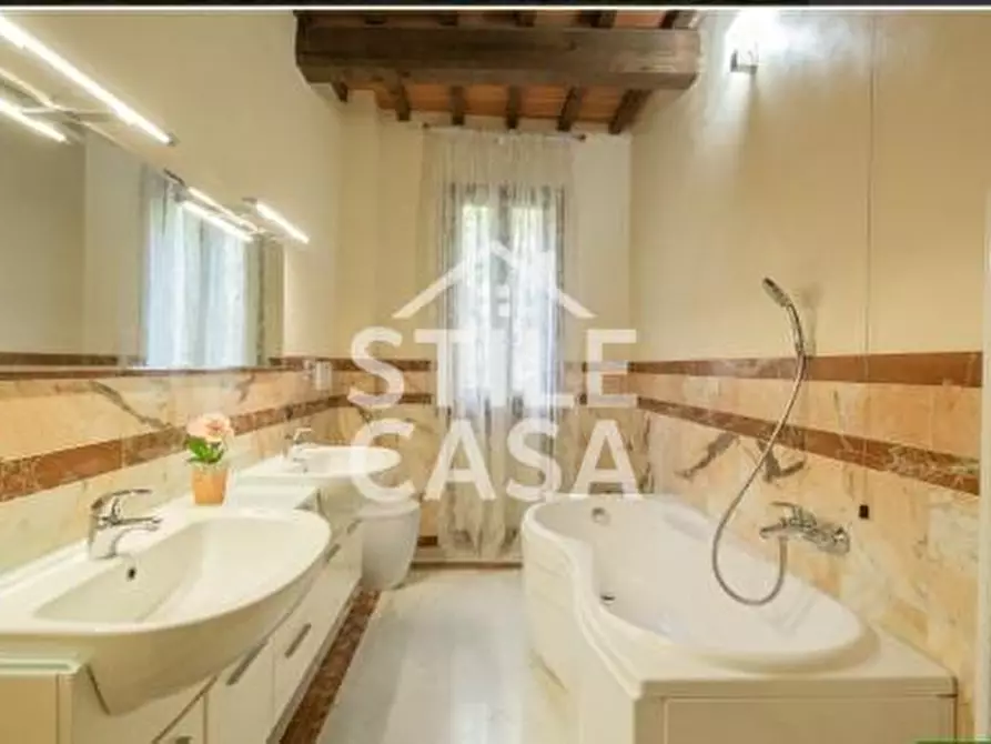 Immagine 14 di Villa in vendita  a Pescia