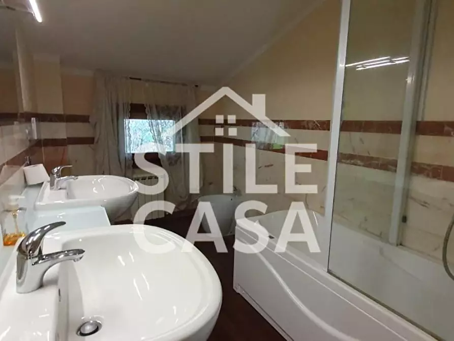 Immagine 33 di Villa in vendita  a Pescia