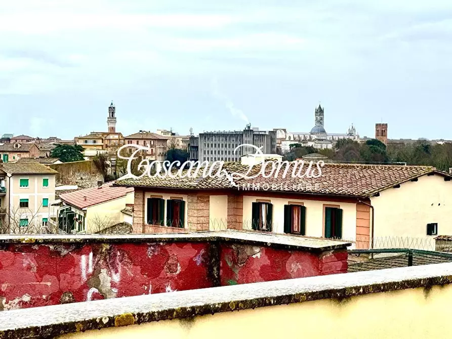 Immagine 6 di Appartamento in vendita  a Siena