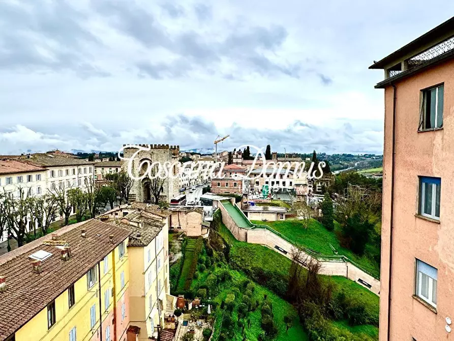 Immagine 3 di Appartamento in vendita  a Siena