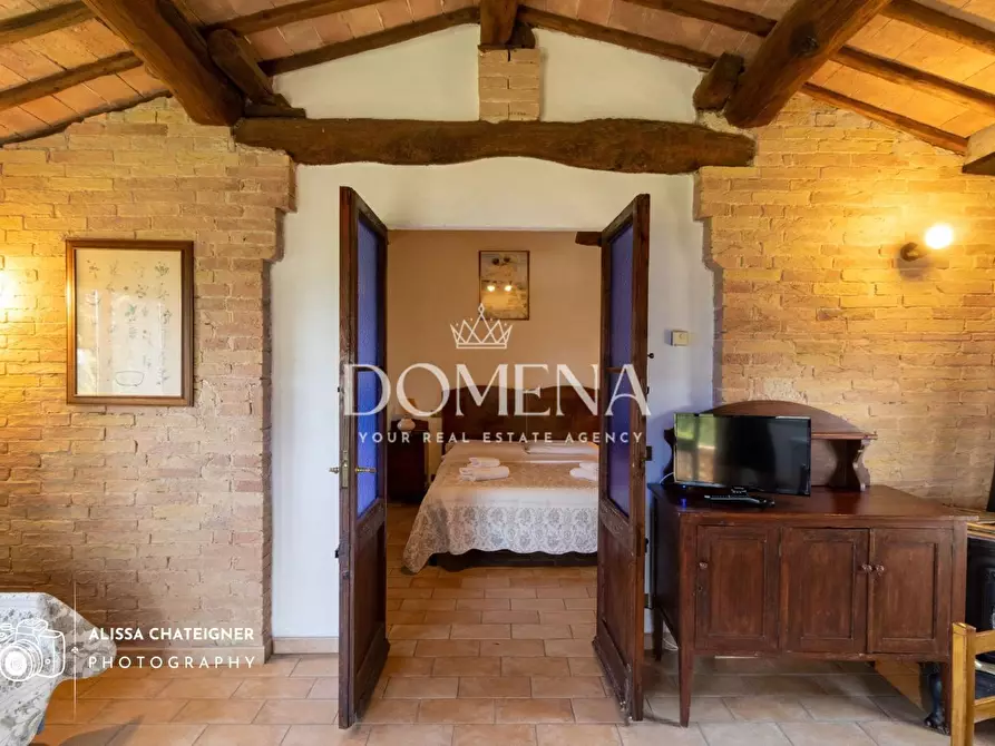 Immagine 11 di Casa colonica in vendita  a Siena