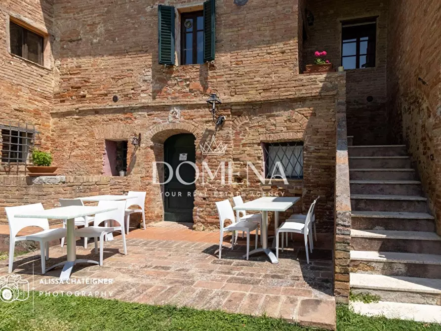 Immagine 37 di Casa colonica in vendita  a Siena