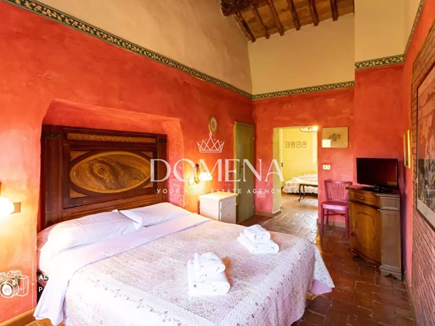 Immagine 28 di Casa colonica in vendita  a Siena