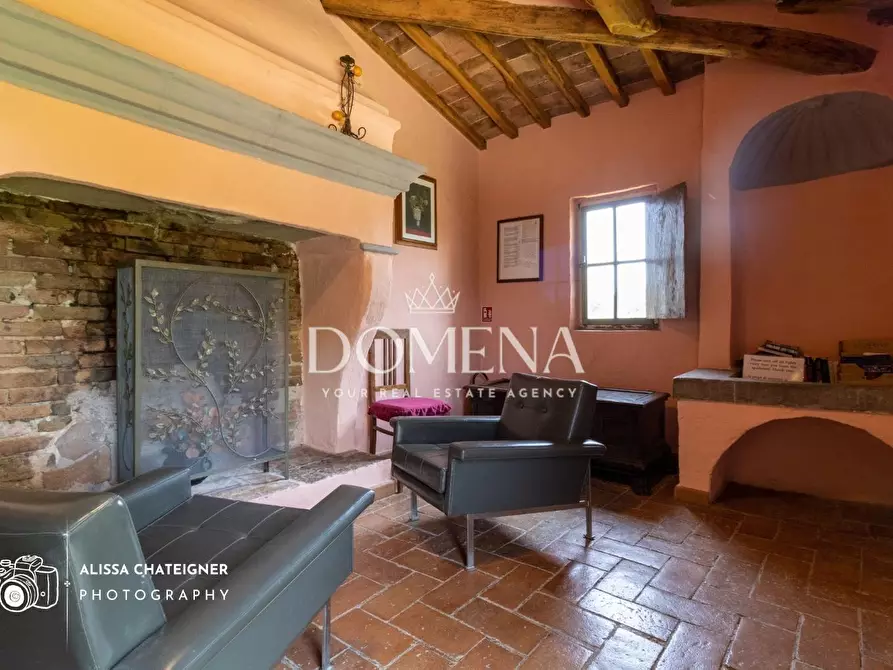 Immagine 30 di Casa colonica in vendita  a Siena