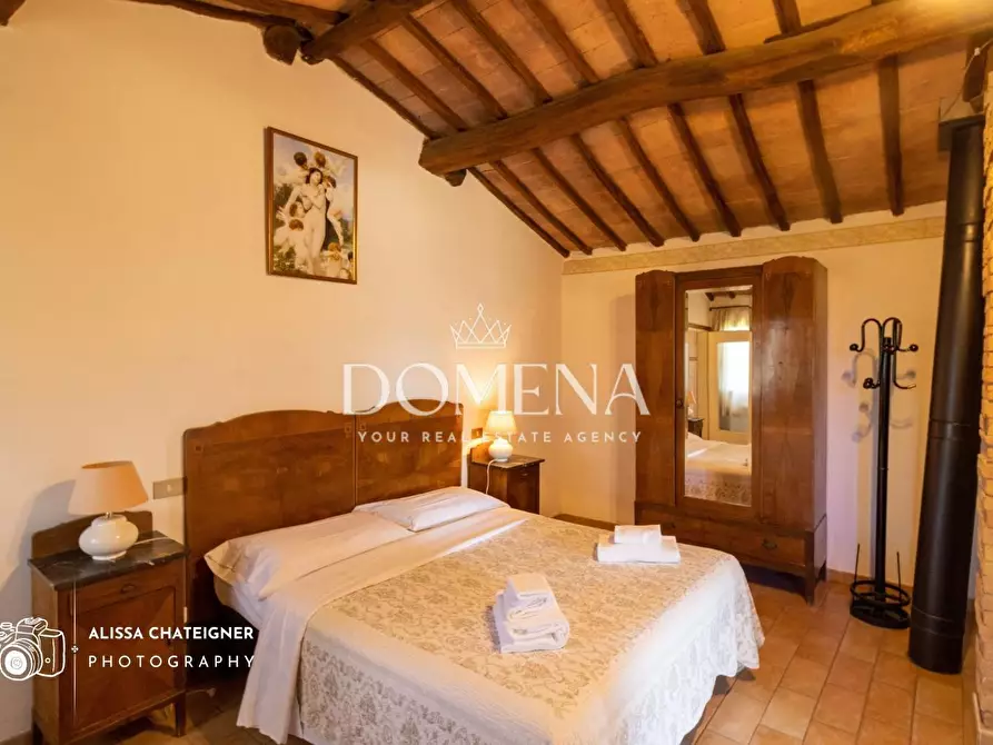 Immagine 9 di Casa colonica in vendita  a Siena