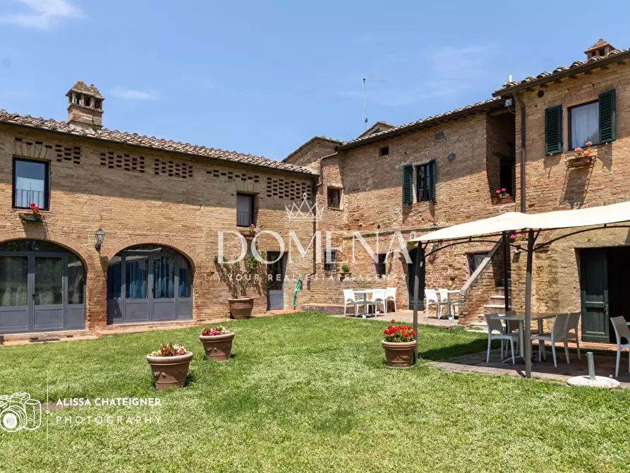 Immagine 6 di Casa colonica in vendita  a Siena