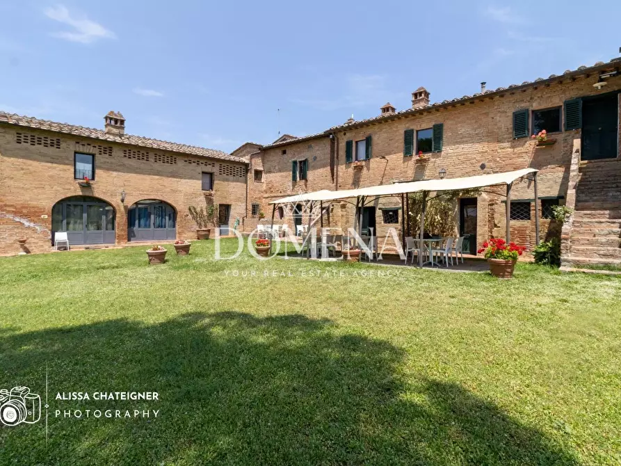 Immagine 7 di Casa colonica in vendita  a Siena