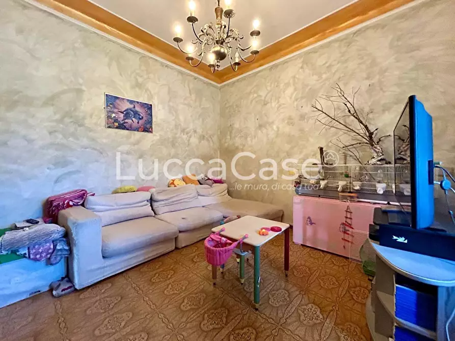 Immagine 9 di Appartamento in vendita  a Lucca