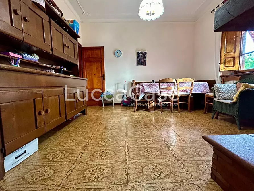 Immagine 11 di Appartamento in vendita  a Lucca