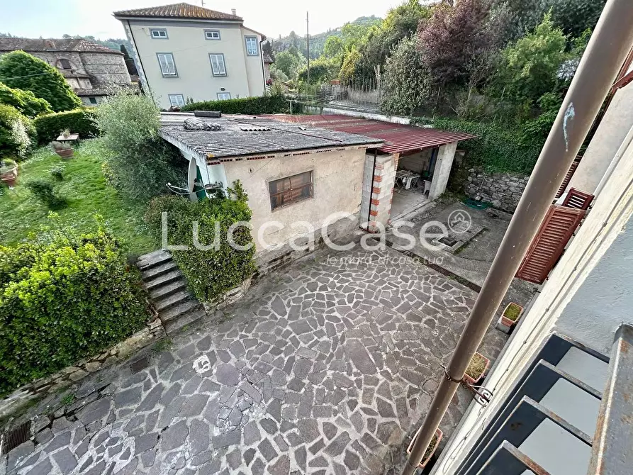 Immagine 23 di Appartamento in vendita  a Lucca