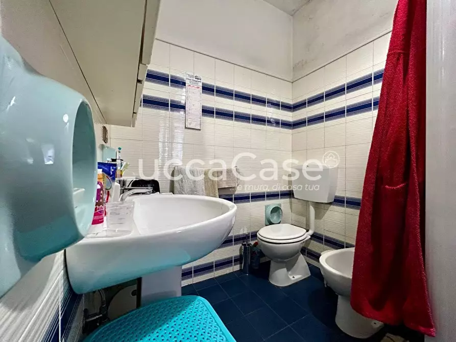 Immagine 14 di Appartamento in vendita  a Lucca