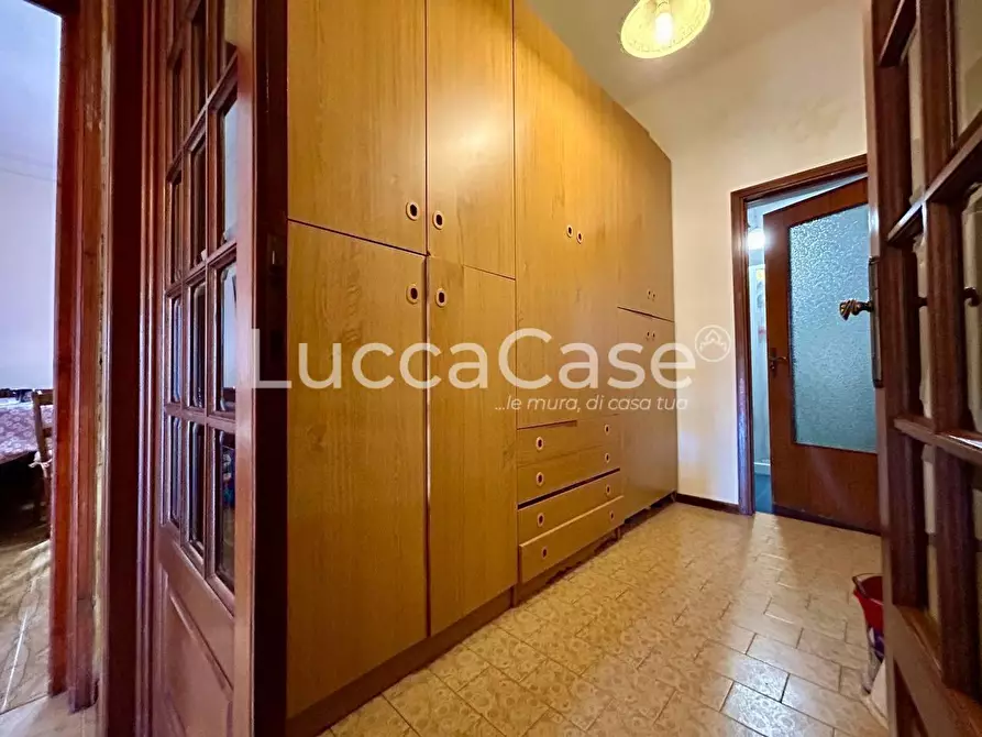 Immagine 20 di Appartamento in vendita  a Lucca