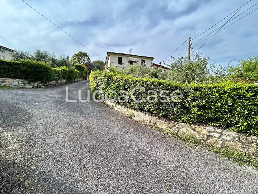 Immagine 6 di Appartamento in vendita  a Lucca