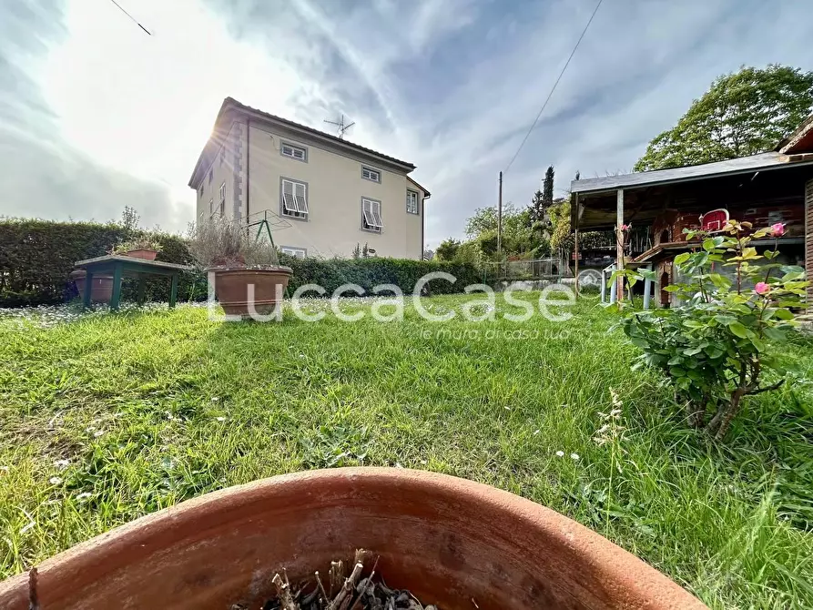 Immagine 38 di Appartamento in vendita  a Lucca