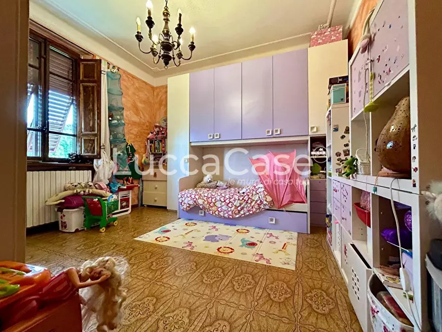 Immagine 13 di Appartamento in vendita  a Lucca