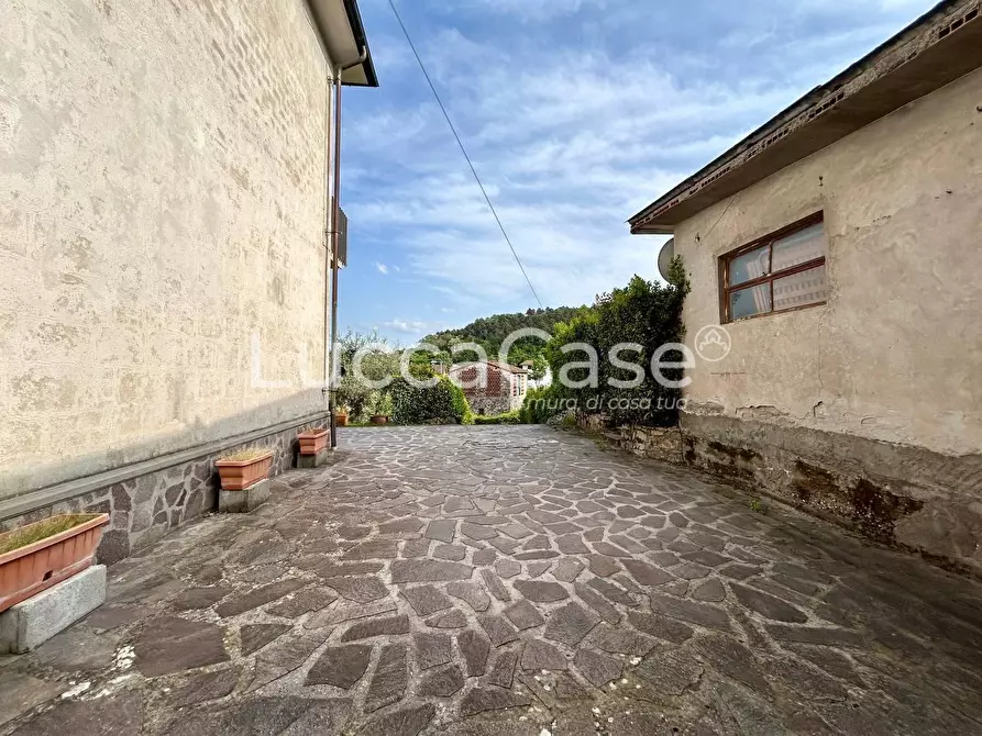 Immagine 43 di Appartamento in vendita  a Lucca