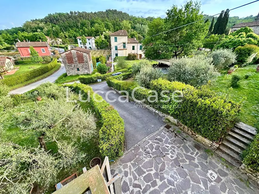 Immagine 22 di Appartamento in vendita  a Lucca