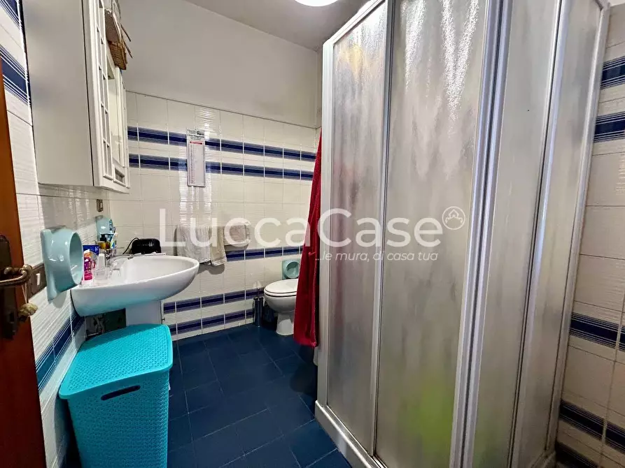 Immagine 15 di Appartamento in vendita  a Lucca