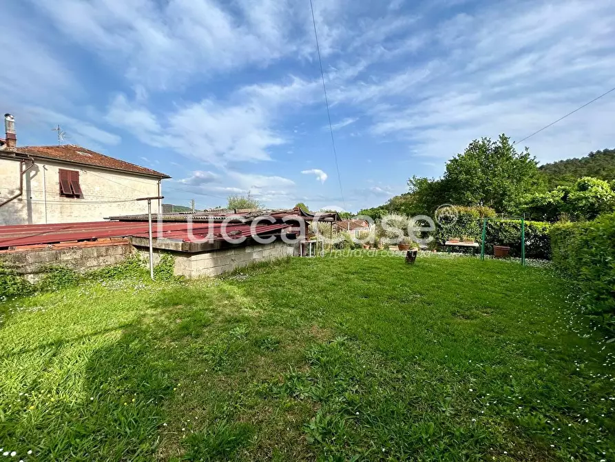 Immagine 34 di Appartamento in vendita  a Lucca