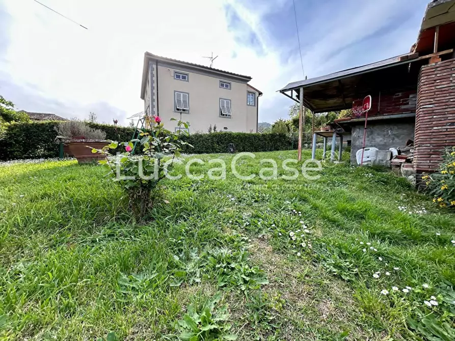 Immagine 35 di Appartamento in vendita  a Lucca