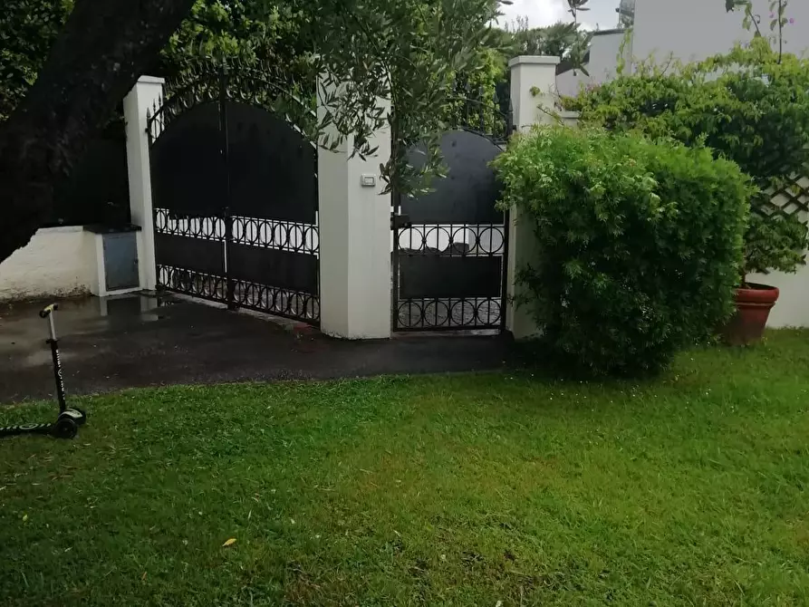 Immagine 9 di Villa in affitto  a Forte Dei Marmi