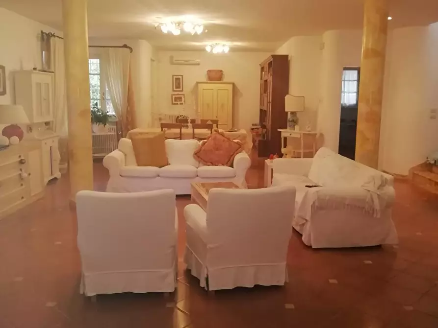 Immagine 12 di Villa in affitto  a Forte Dei Marmi