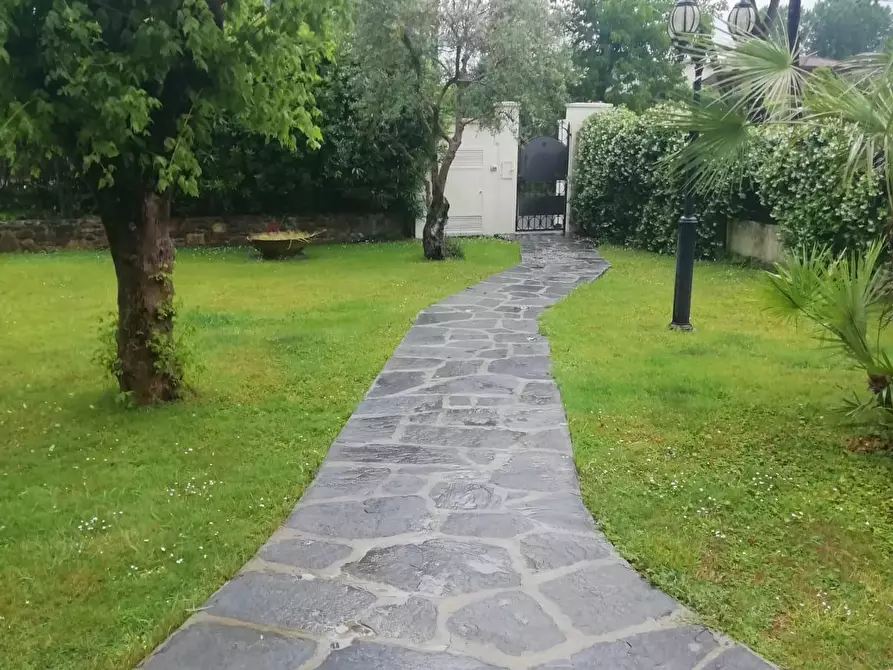 Immagine 8 di Villa in affitto  a Forte Dei Marmi