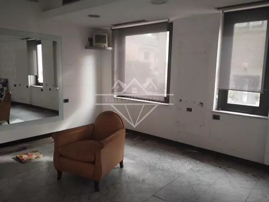 Immagine 4 di Locale commerciale in vendita  a Carrara