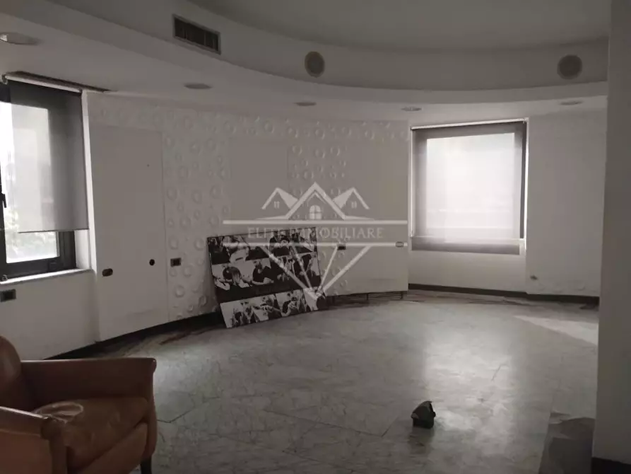 Immagine 10 di Locale commerciale in vendita  a Carrara