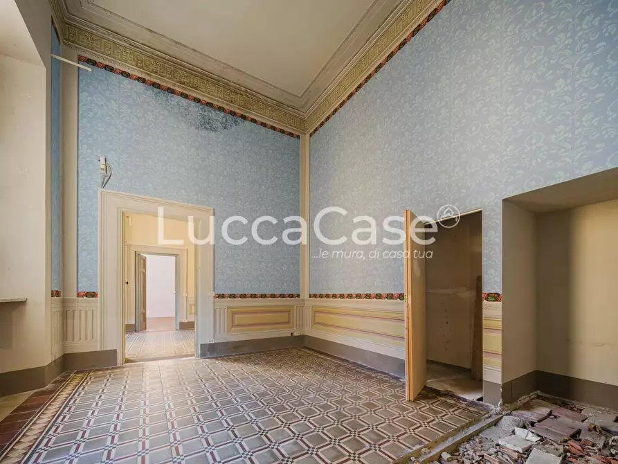 Immagine 9 di Appartamento in vendita  a Lucca