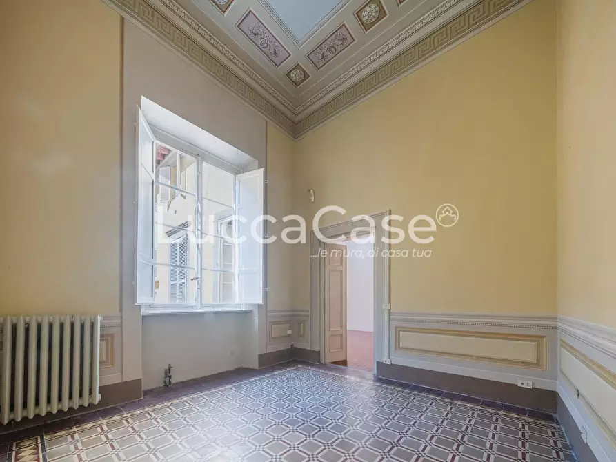 Immagine 12 di Appartamento in vendita  a Lucca