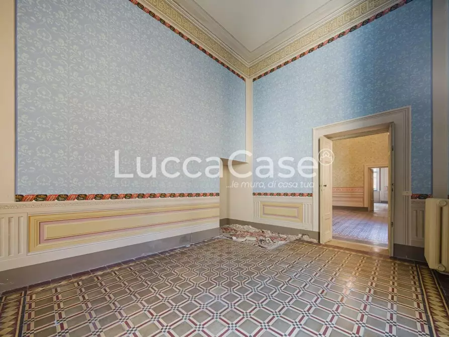 Immagine 11 di Appartamento in vendita  a Lucca