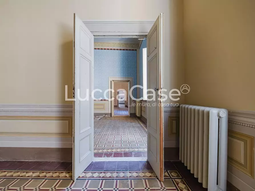 Immagine 14 di Appartamento in vendita  a Lucca