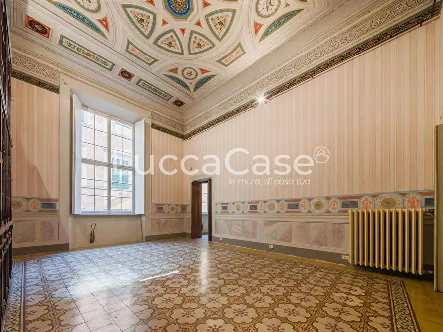 Immagine 5 di Appartamento in vendita  a Lucca