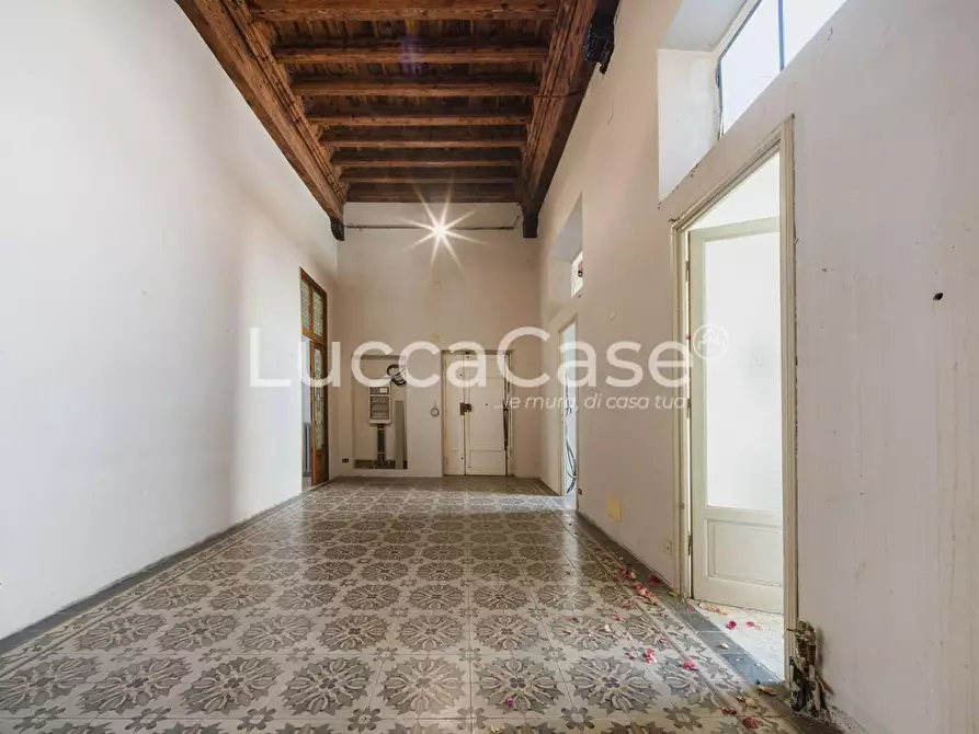 Immagine 17 di Appartamento in vendita  a Lucca