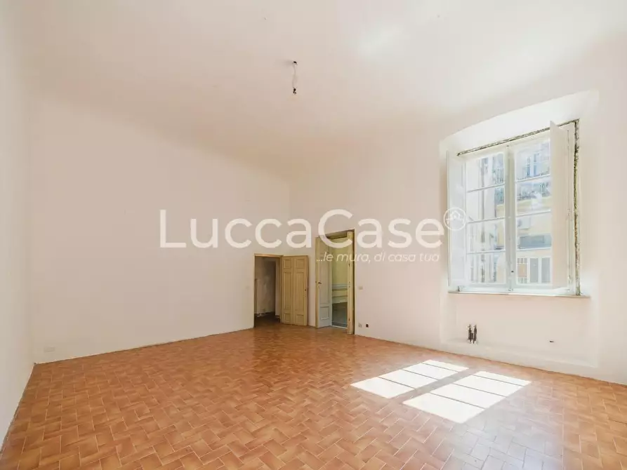 Immagine 15 di Appartamento in vendita  a Lucca