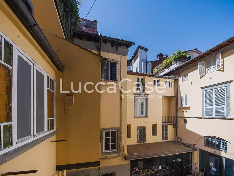 Immagine 24 di Appartamento in vendita  a Lucca
