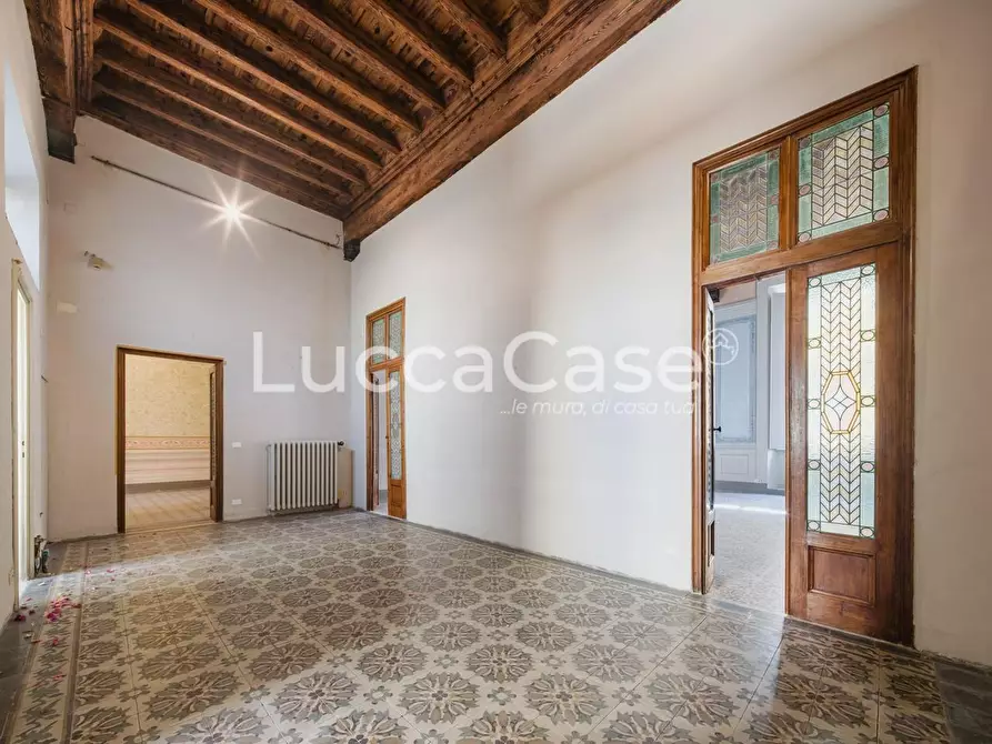 Immagine 18 di Appartamento in vendita  a Lucca