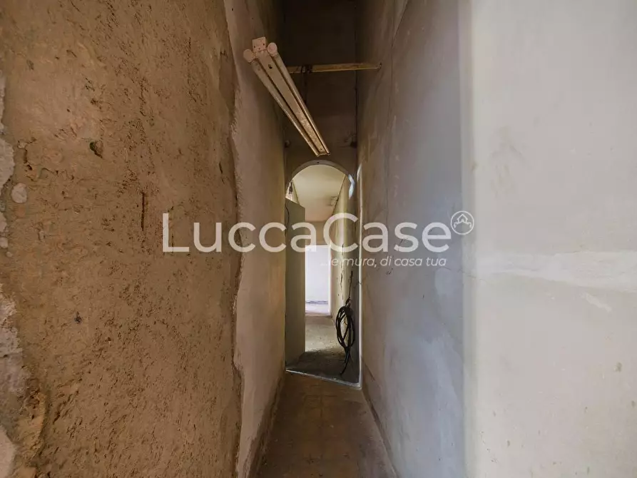 Immagine 22 di Appartamento in vendita  a Lucca