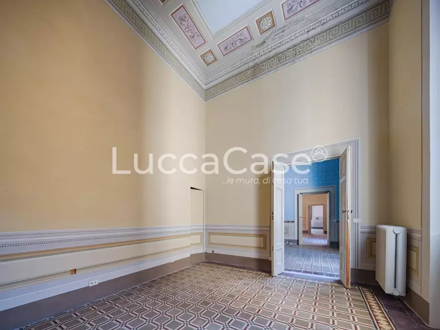 Immagine 13 di Appartamento in vendita  a Lucca