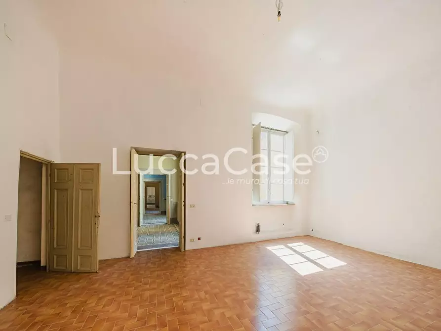 Immagine 16 di Appartamento in vendita  a Lucca