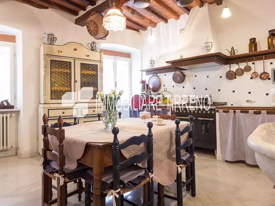 Immagine 5 di Porzione di casa in vendita  a Massa