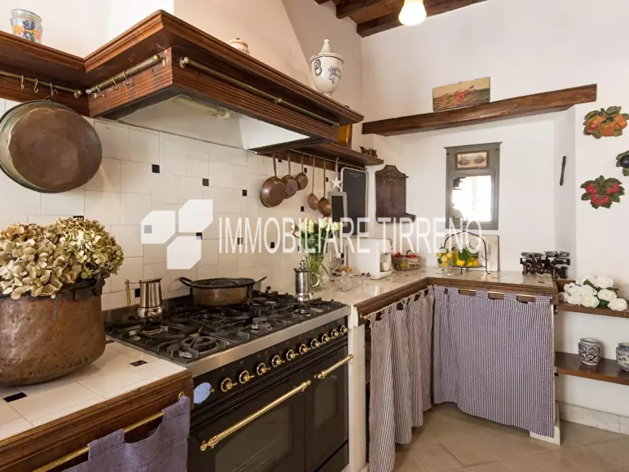 Immagine 6 di Porzione di casa in vendita  a Massa