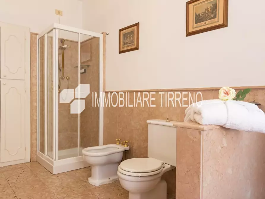 Immagine 11 di Porzione di casa in vendita  a Massa