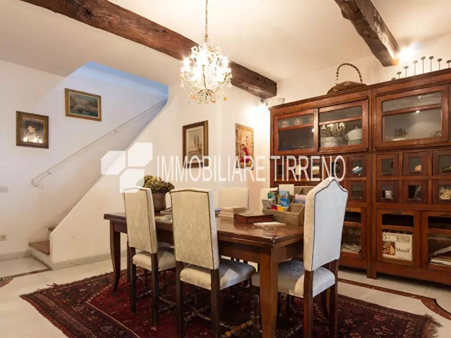 Immagine 3 di Porzione di casa in vendita  a Massa