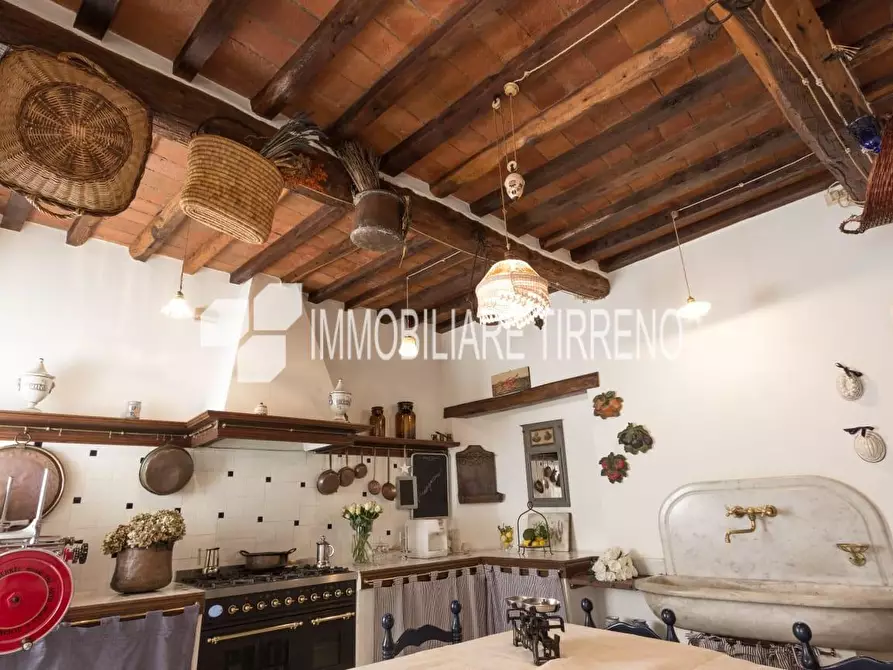 Immagine 14 di Porzione di casa in vendita  a Massa