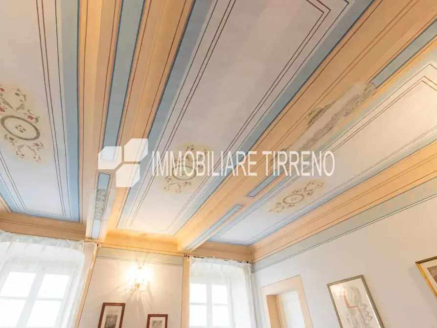 Immagine 2 di Porzione di casa in vendita  a Massa