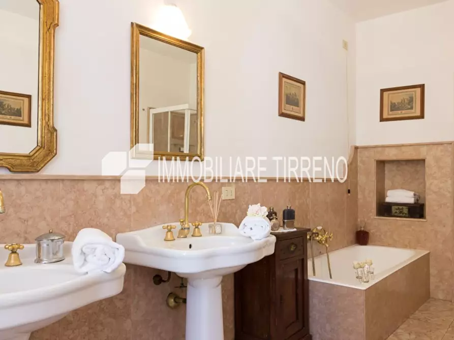 Immagine 10 di Porzione di casa in vendita  a Massa