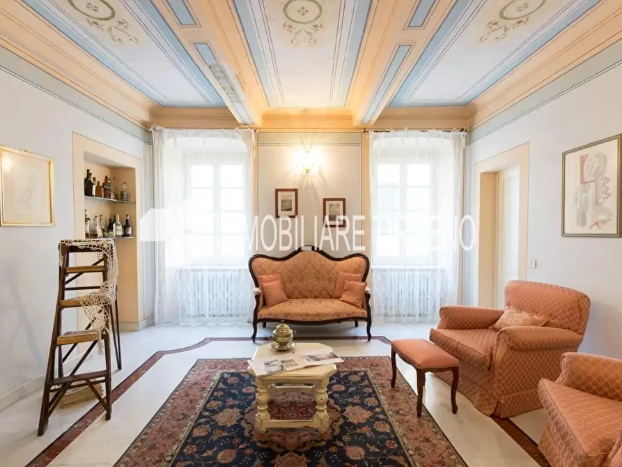 Immagine 2 di Palazzo in vendita  a Massa